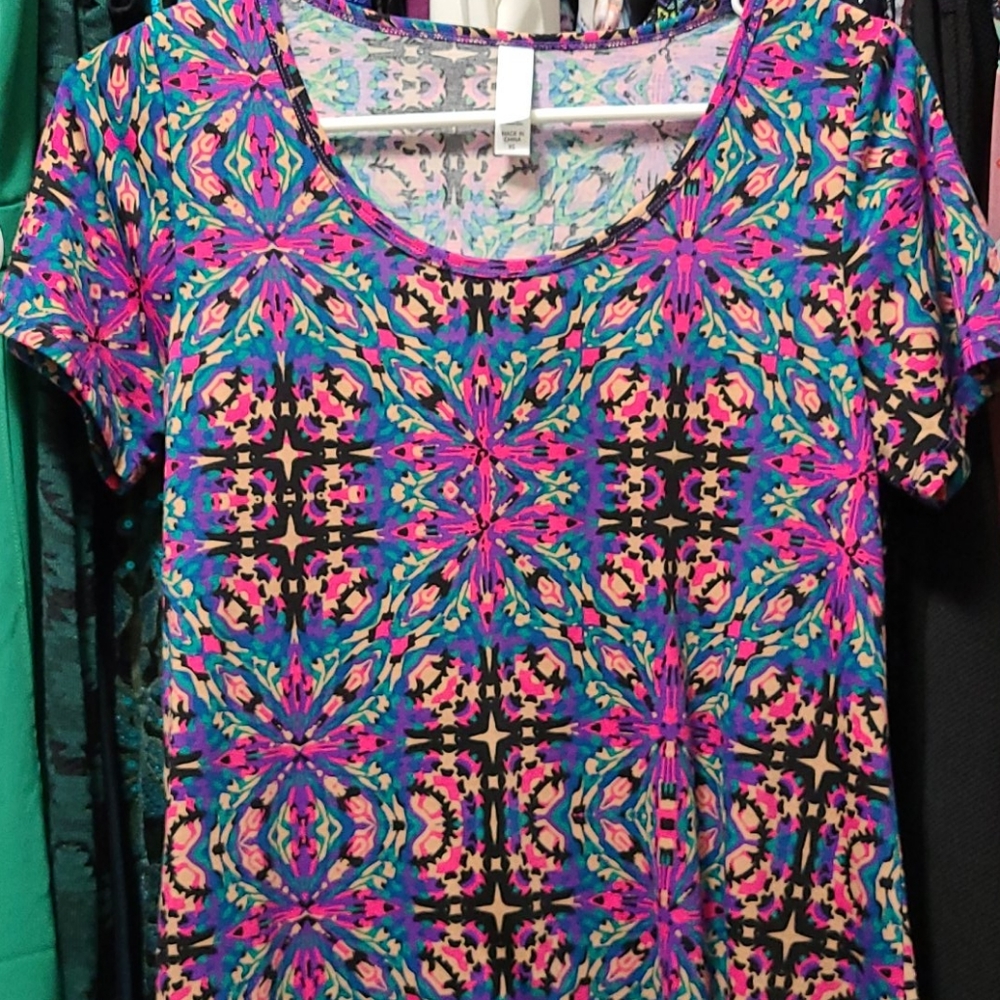 Lularoe classic tee